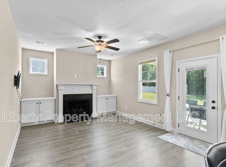 4199 Overhills Rd - Photo 5 of 16