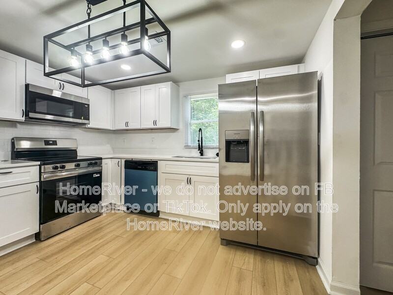 2313 Poplar St - Photo 3 of 14