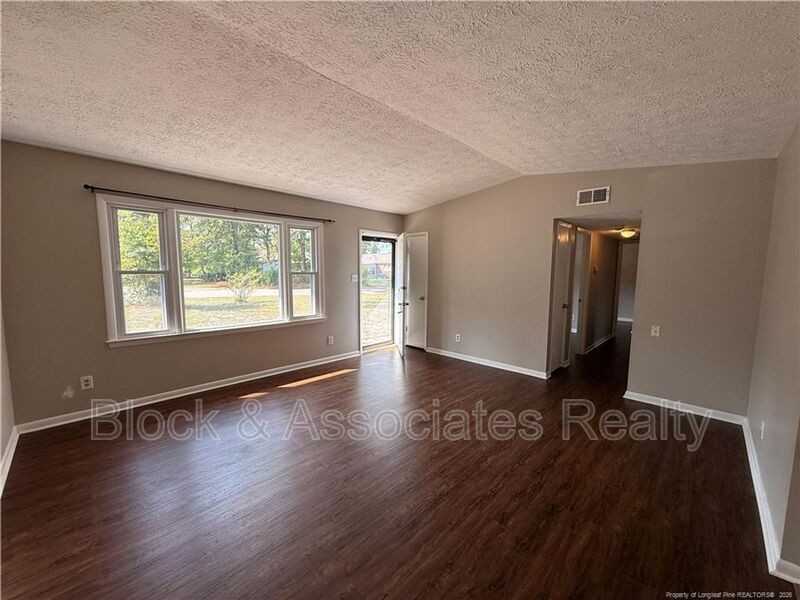 4805 Fellows Ct - Photo 3 of 19
