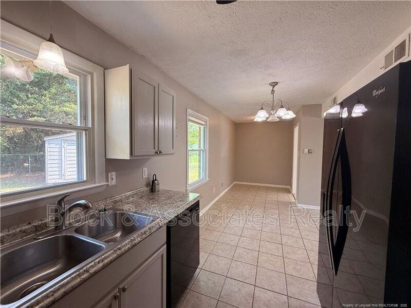 4805 Fellows Ct - Photo 7 of 19