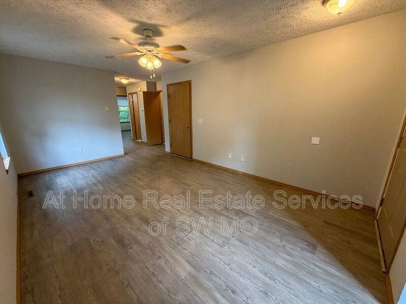 1421 E Central St - Photo 3 of 10