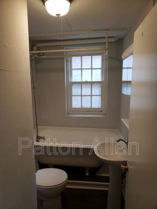 116 E Chestnut St #16 - Photo 7 of 24