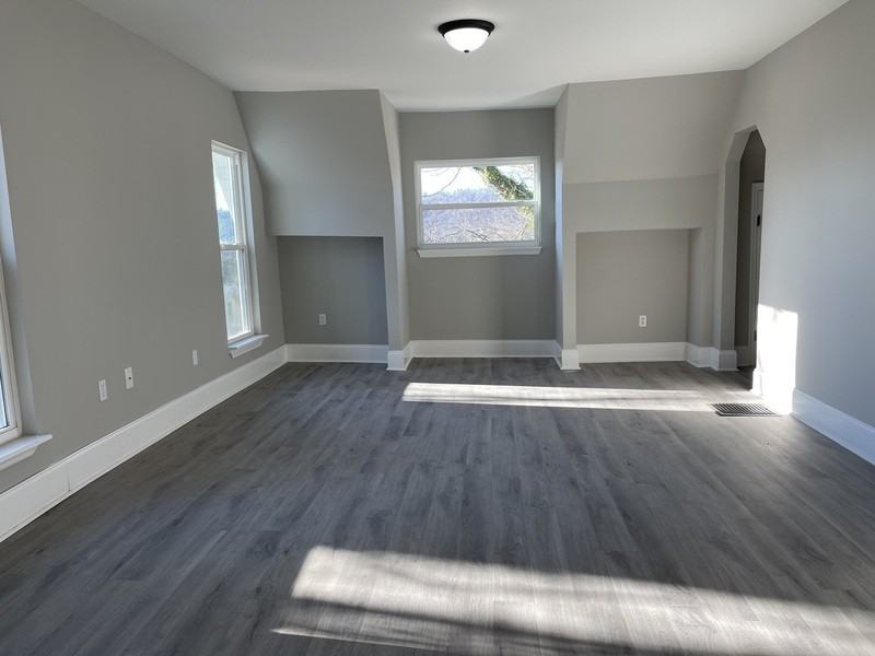 202 E Columbia Ave - Photo 4 of 19