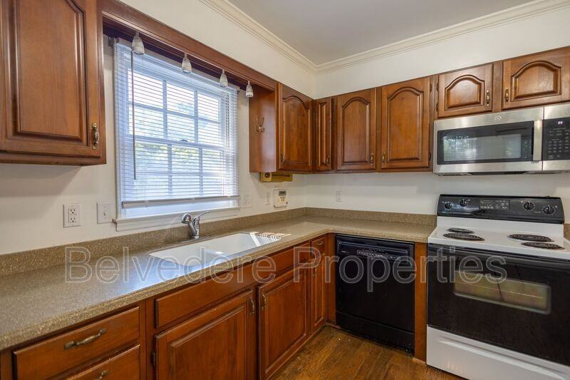 8 Barrett Pl - Photo 5 of 30