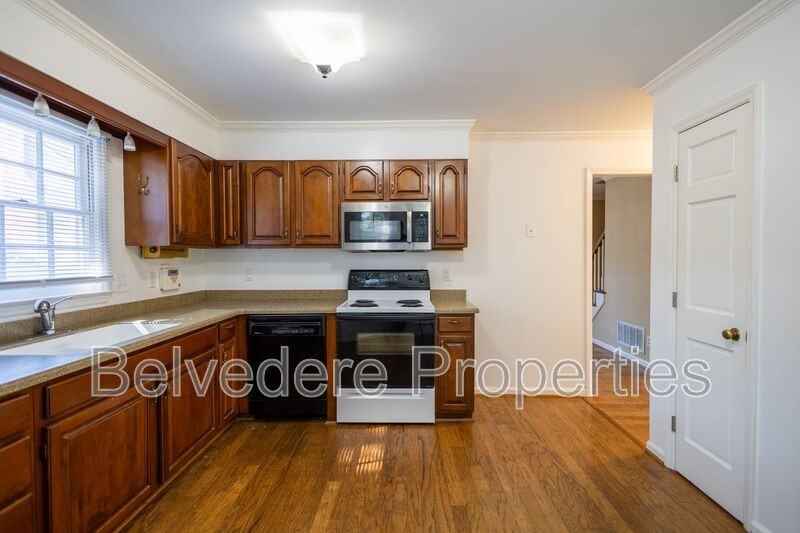 8 Barrett Pl - Photo 7 of 30