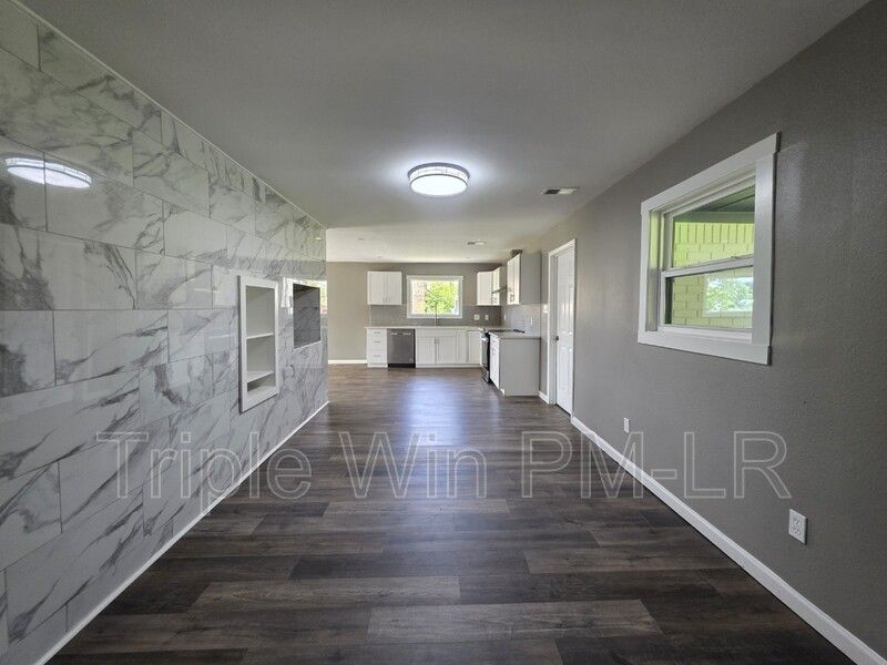 1908 E Lakeview - Photo 5 of 32