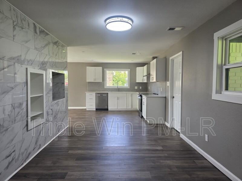 1908 E Lakeview - Photo 6 of 32
