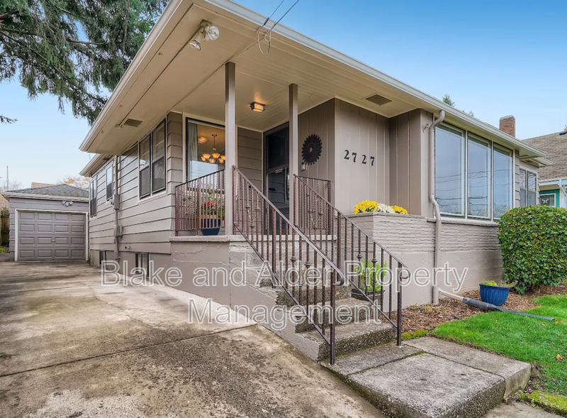 2727 Ne 65th Ave - Photo 2 of 37