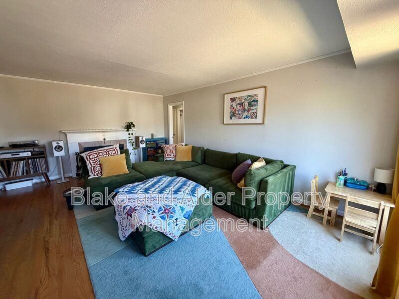 2727 Ne 65th Ave - Photo 3 of 37