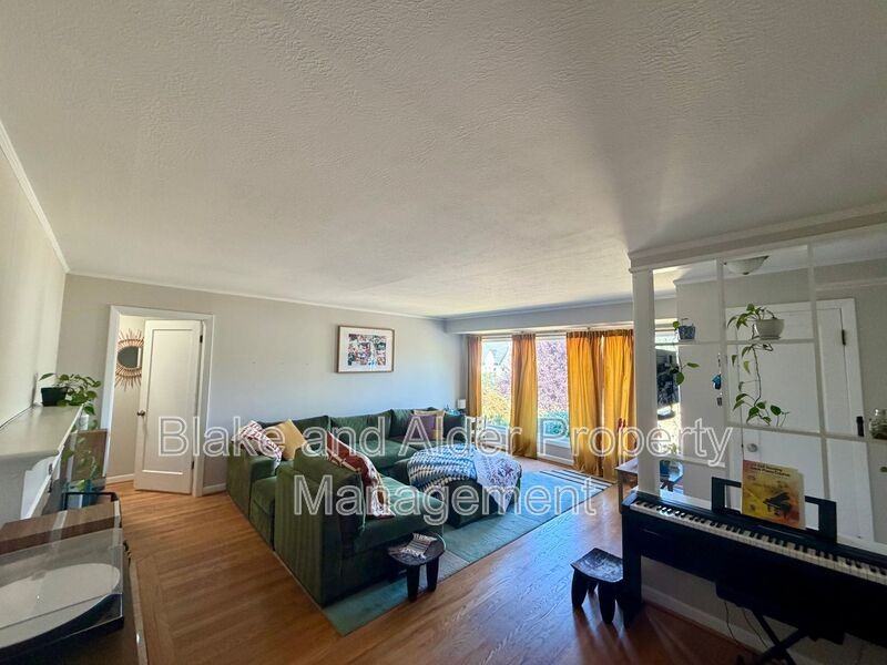 2727 Ne 65th Ave - Photo 5 of 37