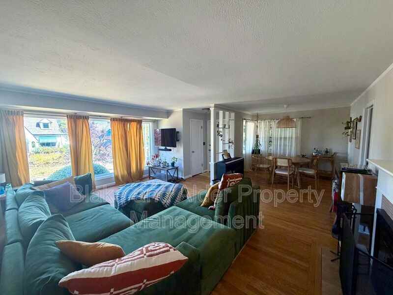 2727 Ne 65th Ave - Photo 6 of 37