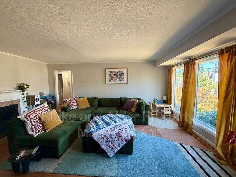 2727 Ne 65th Ave - Photo 7 of 37