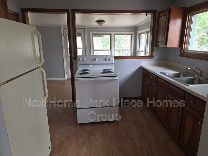614 Prairie St - Photo 3 of 7