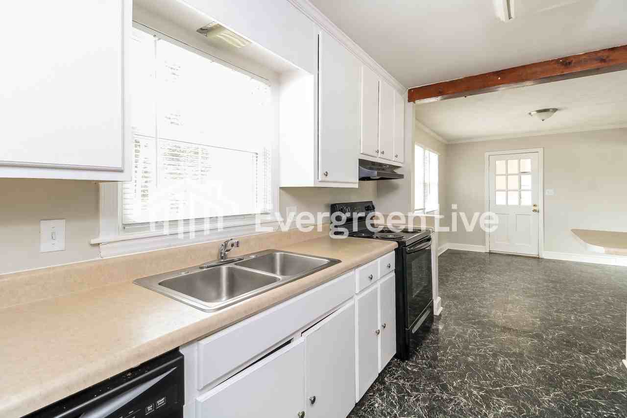 5426 Garden Lake Dr - Photo 4 of 20