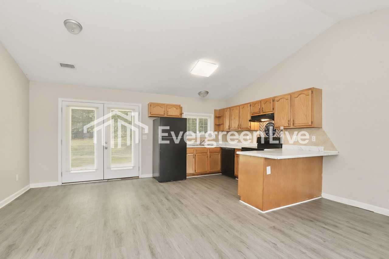 600 Elizabeth Dr - Photo 3 of 10