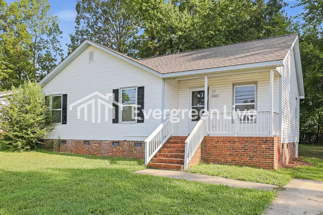 1513 Cedrow Dr - Photo 2 of 10