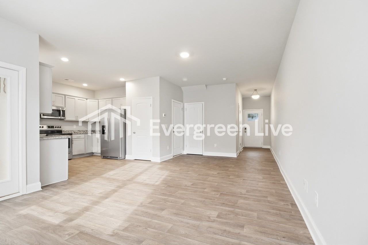 112 Ventura St - Photo 2 of 15