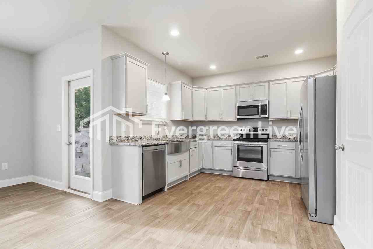 112 Ventura St - Photo 5 of 15