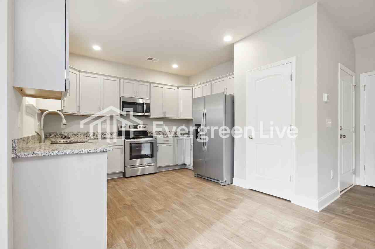 112 Ventura St - Photo 6 of 15