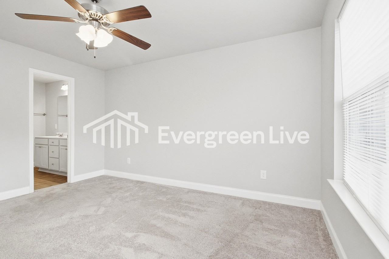 112 Ventura St - Photo 7 of 15