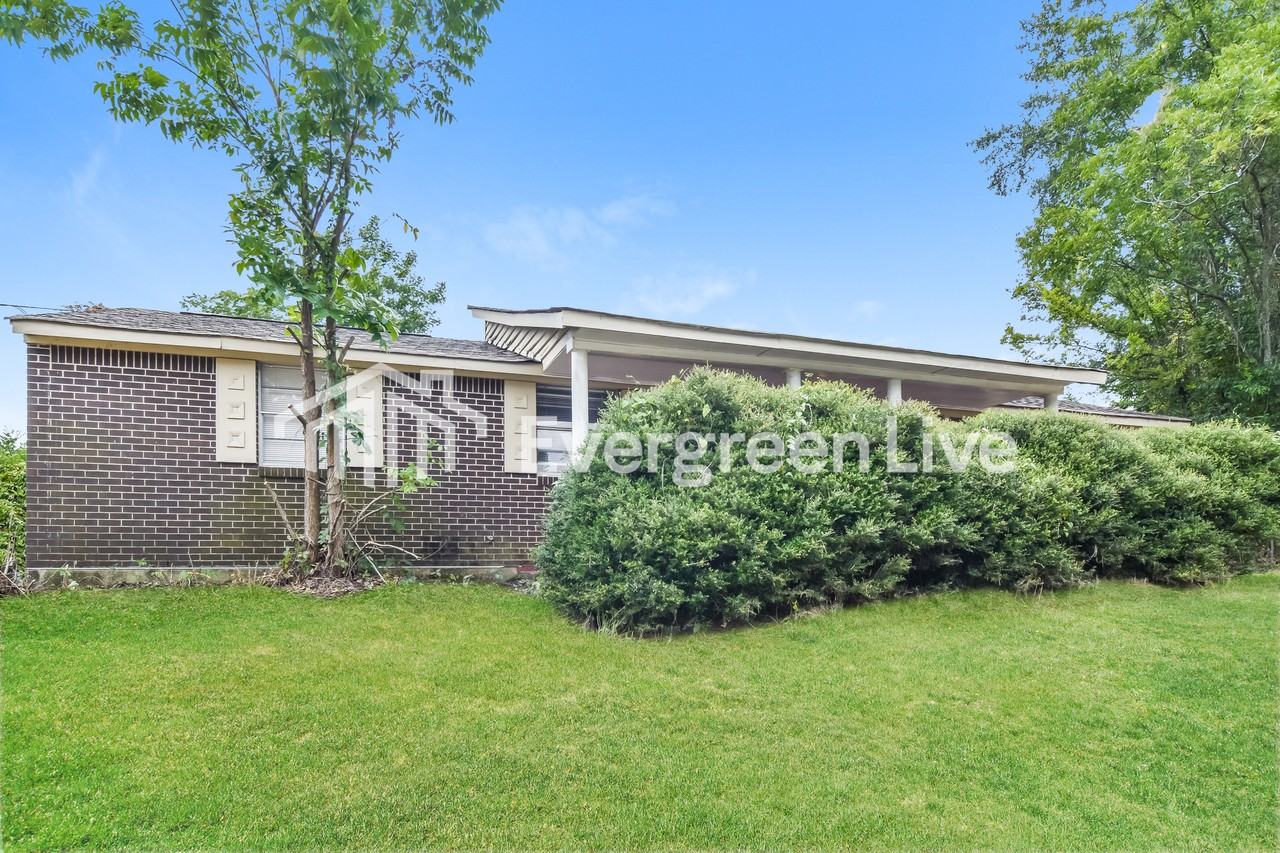 203 Juniper Ct - Photo 2 of 15