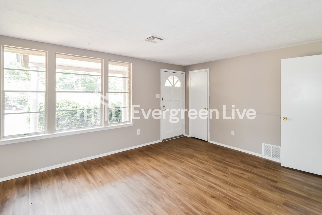 203 Juniper Ct - Photo 4 of 15