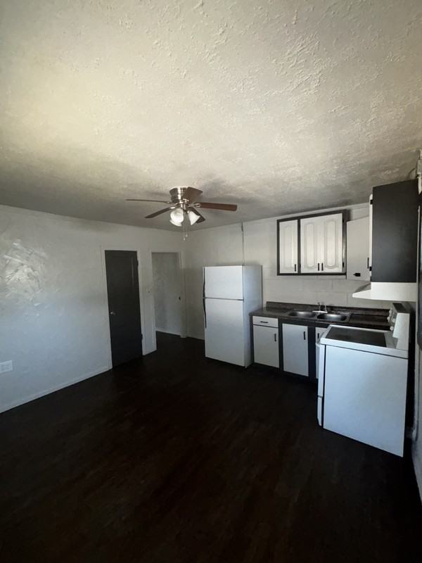 1718 25th St - Photo 3 of 9