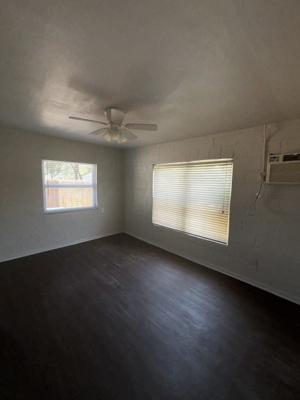 1718 25th St - Photo 5 of 9
