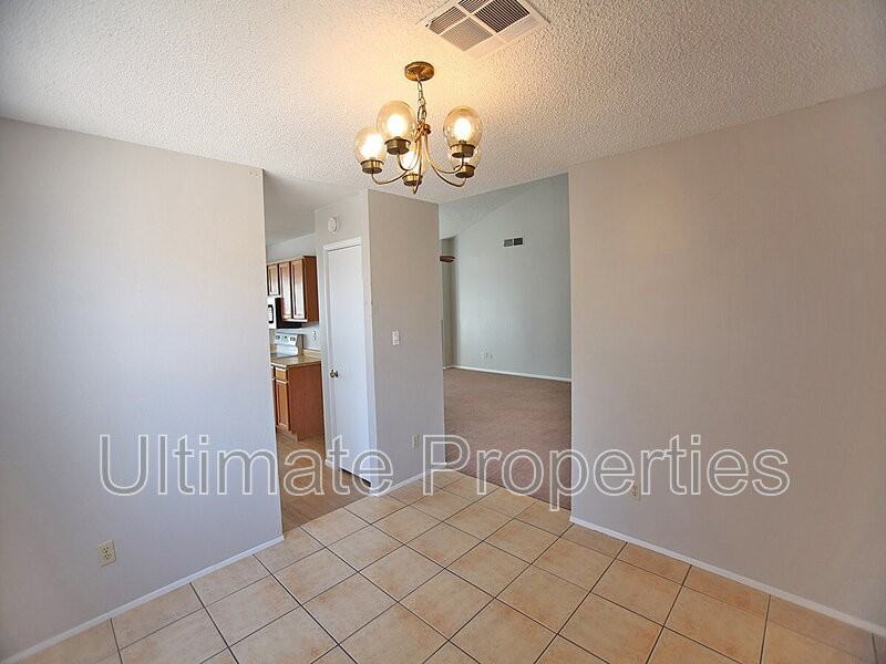 1803 W Barrow Dr - Photo 5 of 20