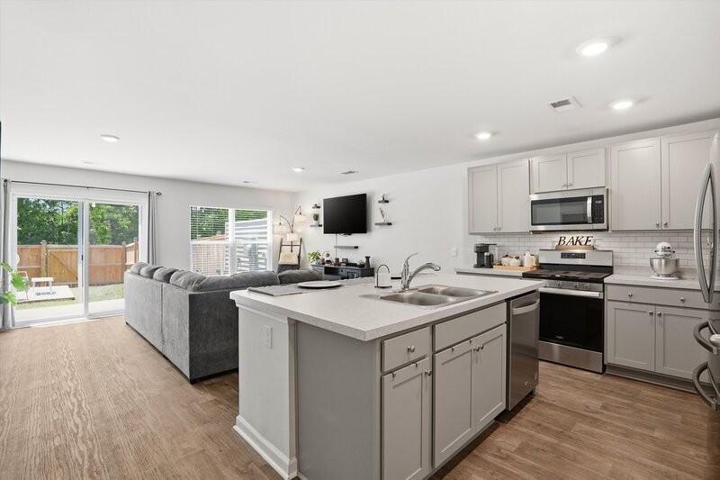 221 Cozy Brook Ct - Photo 3 of 36