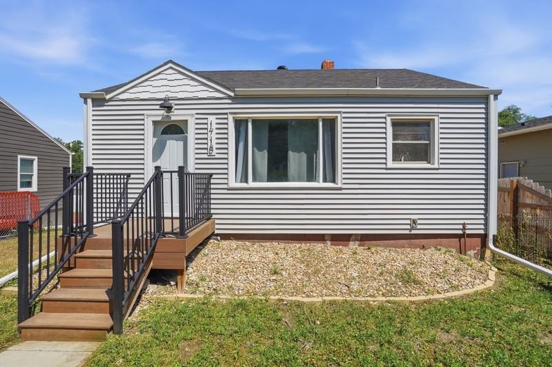 1718 5th St - Photo 2 of 27