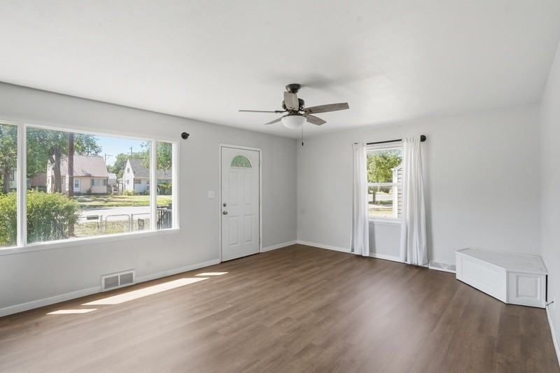 1718 5th St - Photo 4 of 27
