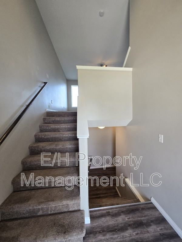 5937 N Millsboro St - Photo 4 of 38