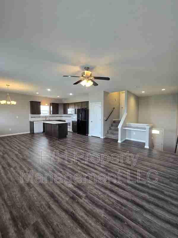 5937 N Millsboro St - Photo 6 of 38