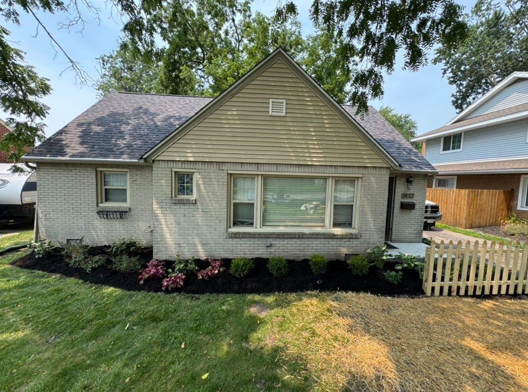 5627 Elliott Dr - Photo 2 of 14