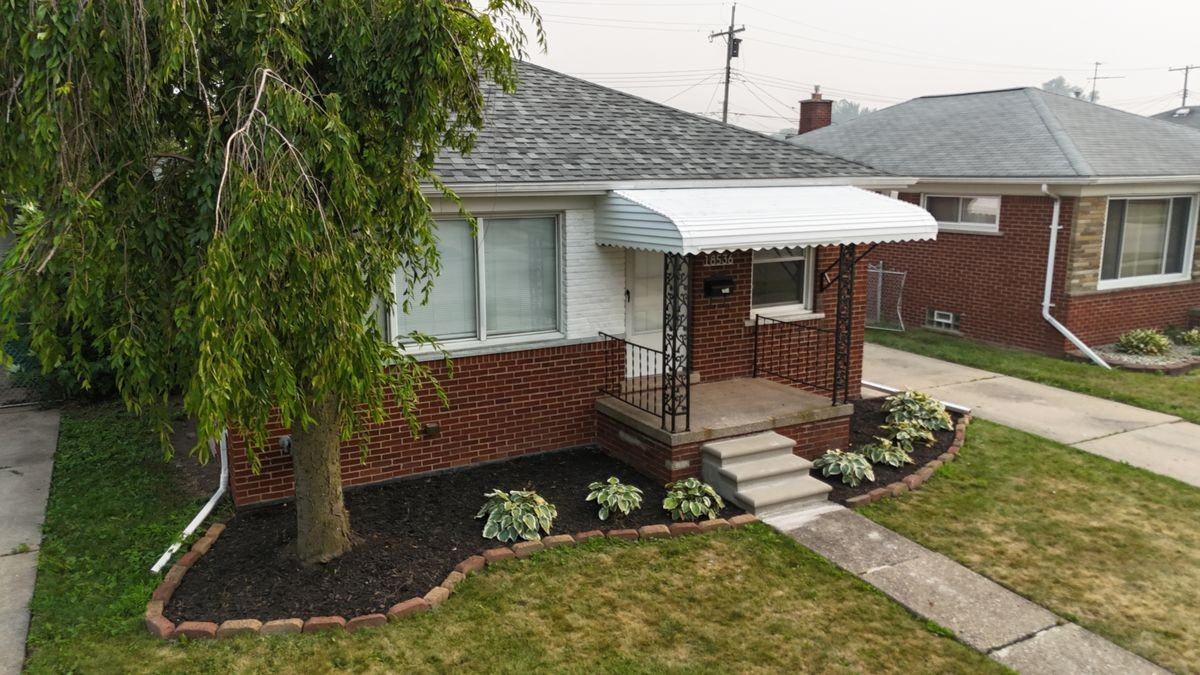 18536 Holland Ave - Photo 2 of 21