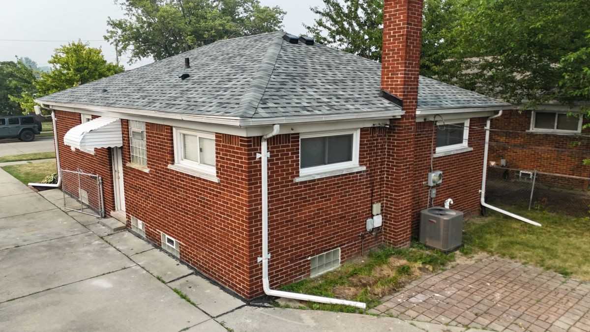 18536 Holland Ave - Photo 3 of 21