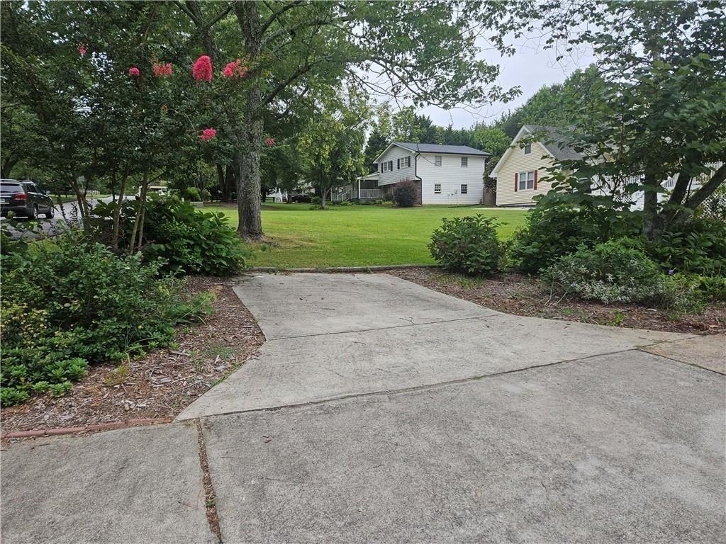 395 Monivea Ln - Photo 2 of 23