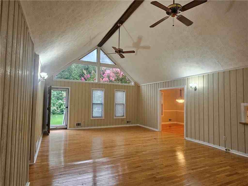 395 Monivea Ln - Photo 6 of 23