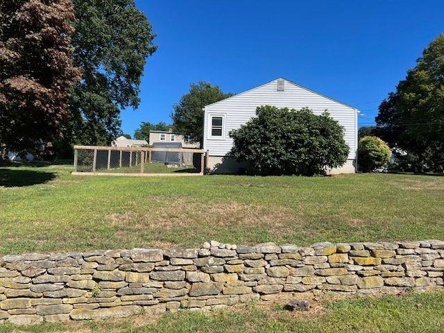 121 Riverview Ave - Photo 2 of 3
