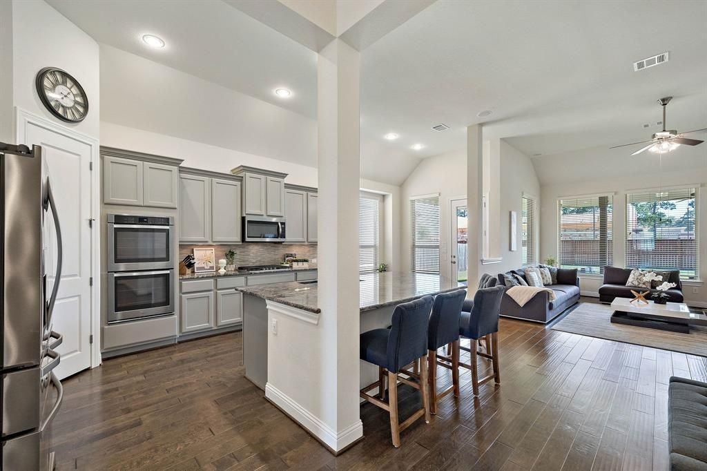 8915 Leaning Hollow Ln - Photo 4 of 15
