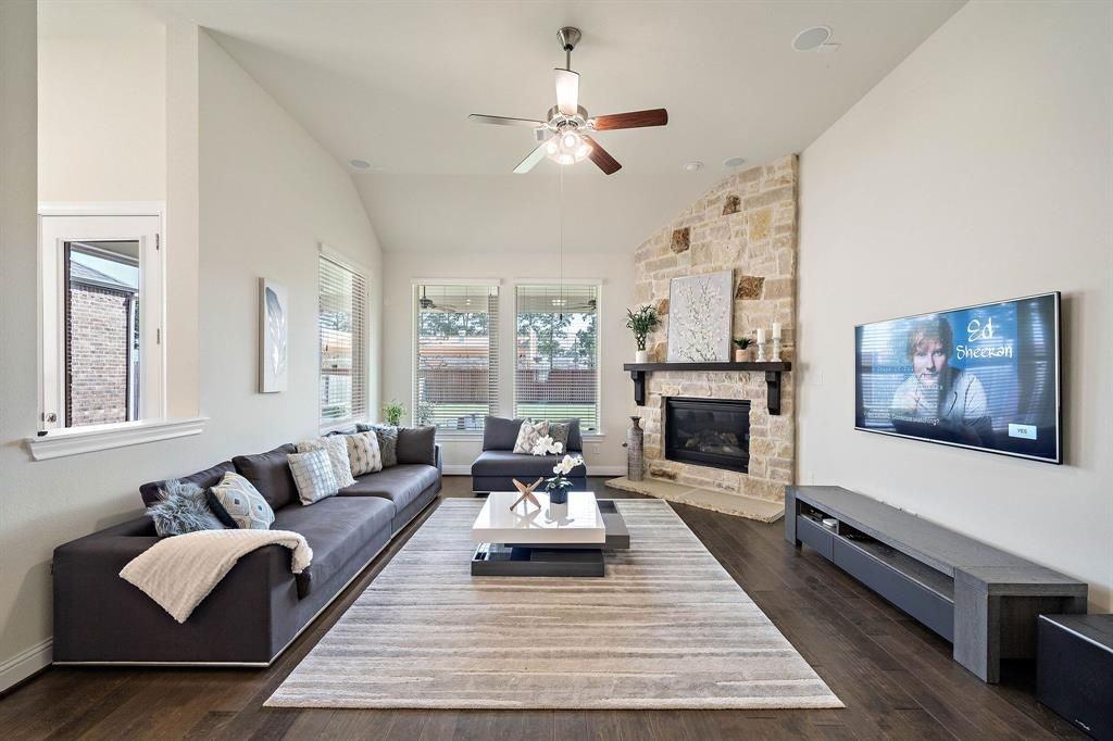 8915 Leaning Hollow Ln - Photo 5 of 15