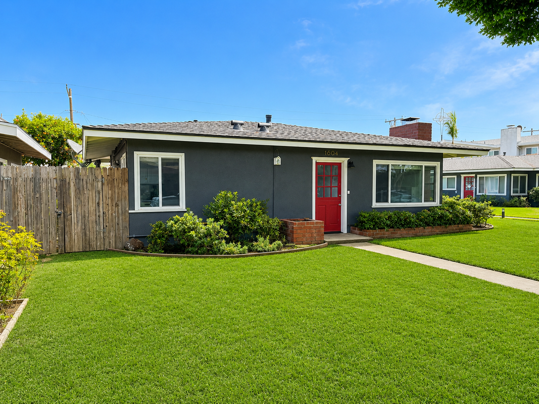 1604 Clay St - Photo 3 of 3