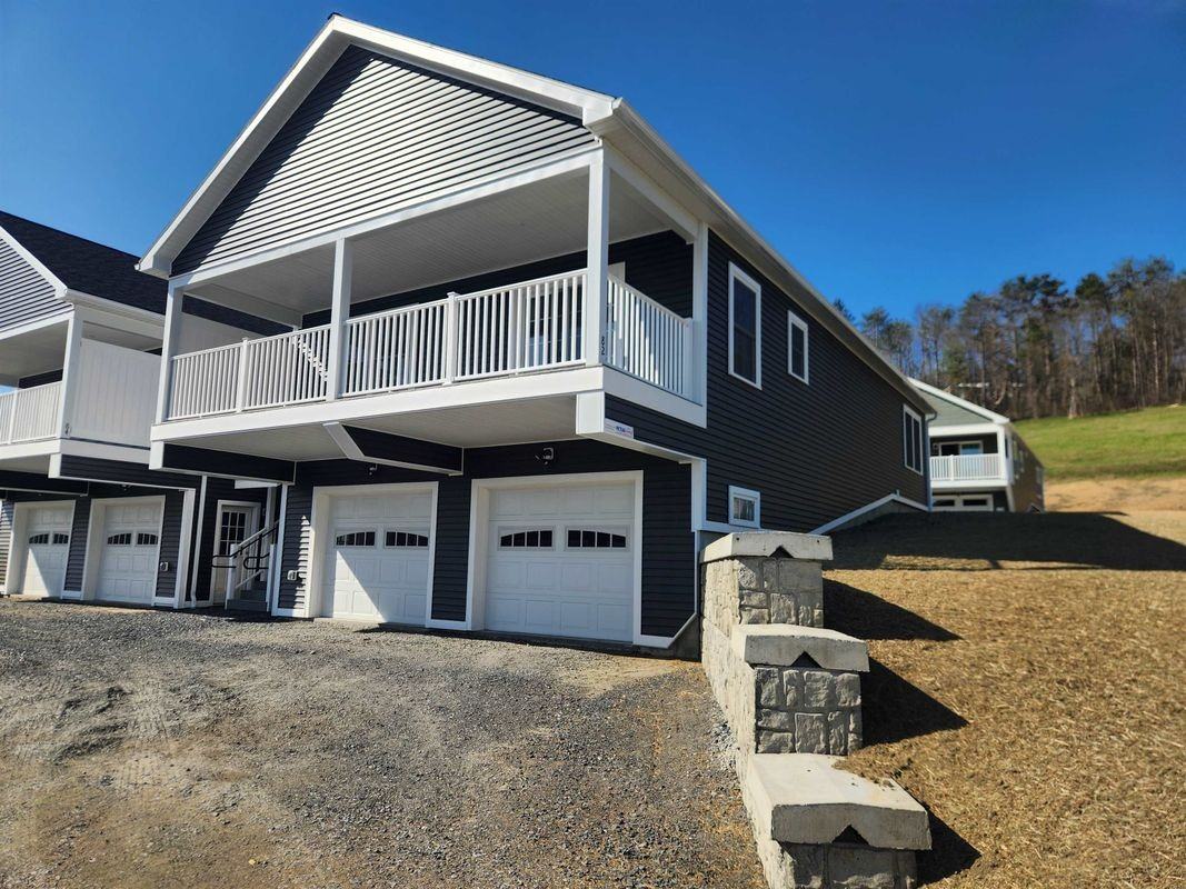 82 Ivan Dr - Photo 2 of 34