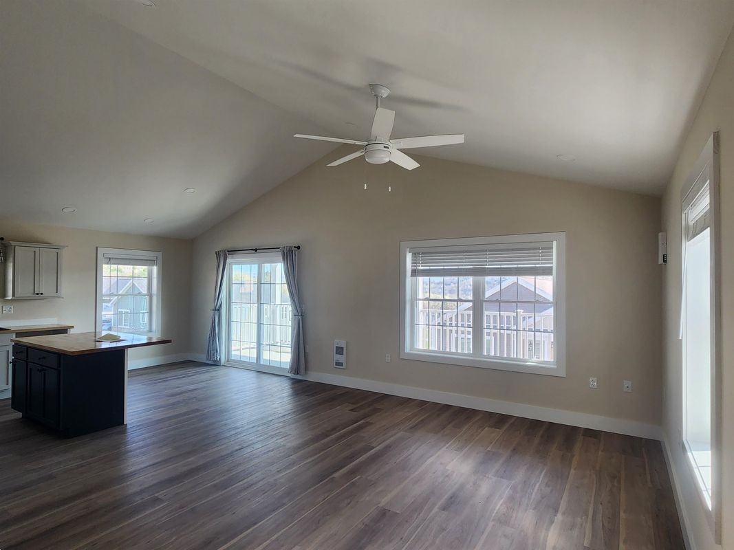 82 Ivan Dr - Photo 6 of 34