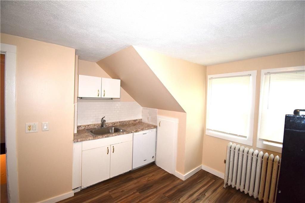 272 Nahatan St - Photo 3 of 17