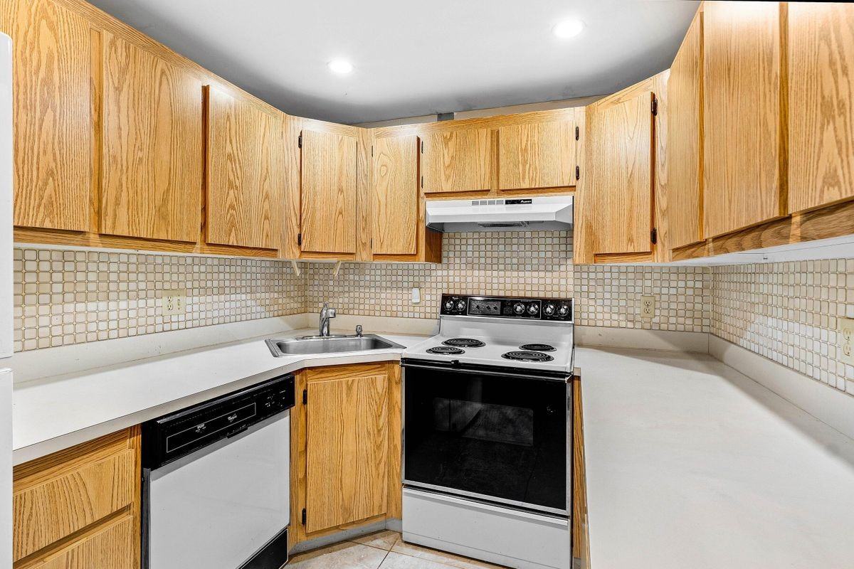 826 Sky Pine Way Apt D1 - Photo 3 of 14