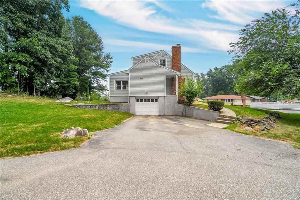 51 Ambrose St - Photo 7 of 49