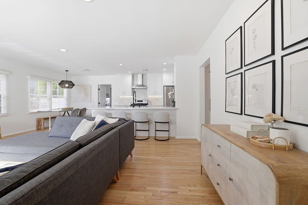 4958 Canoga Ave - Photo 4 of 14