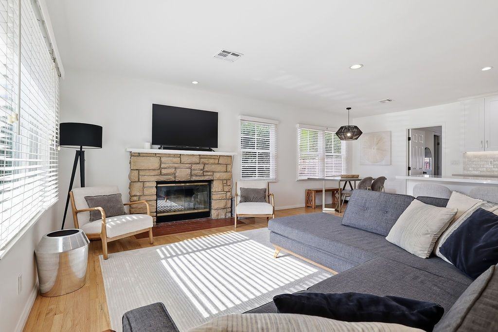 4958 Canoga Ave - Photo 5 of 14